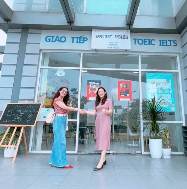 Learning English is a bridge connecting people across the world